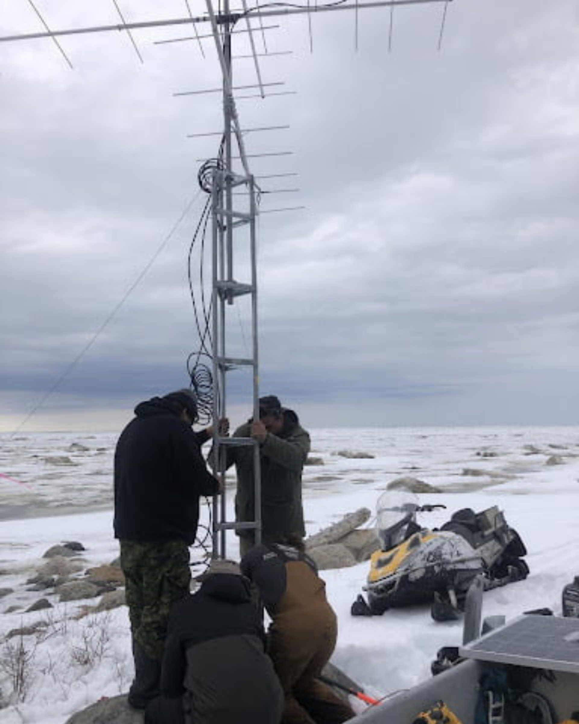 Birds Canada’s Lucas Berrigan and Eeyou Marine Region Wildlife Board’s Felix Boulanger, Bernard Diamond, and Joel Stephen set up a Motus station at Consolation Point, QC.