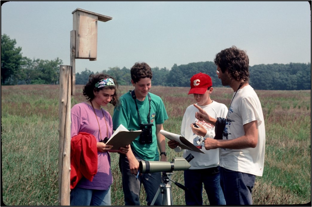 Quatre participants à l’Atelier Doug Tarry pour jeunes ornithologues en 1994